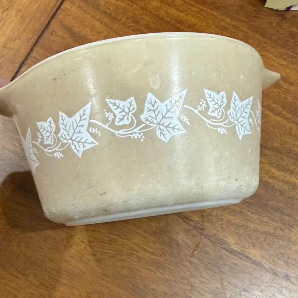 Vintage Pyrex Sandalwood casserole dish 473 without lid